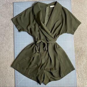 NWOT Gilli Shorts Romper Green